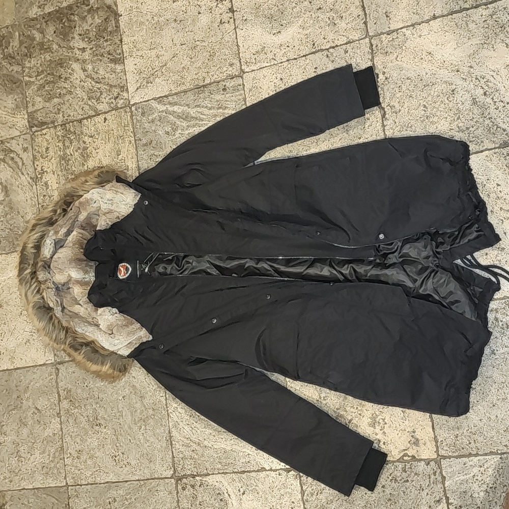 1 Madison Expedition Parka - Picture 2 of 6